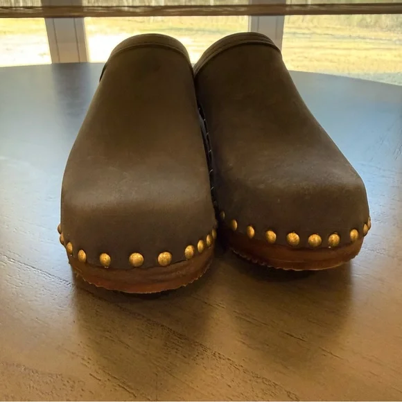 Sandgrens Rome Studded Mule Clogs – Dark Gray Nubuck Leather – Size 39 - Picture 5 of 13